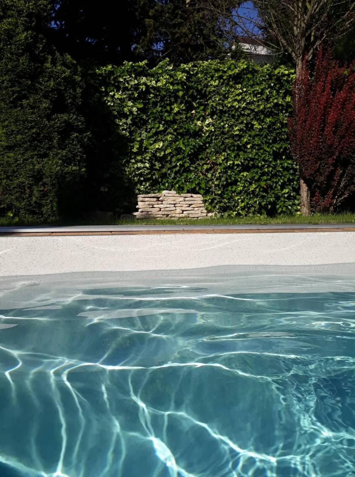 Canadian Style House With 3D Effect Pool Vinosady Exterior foto